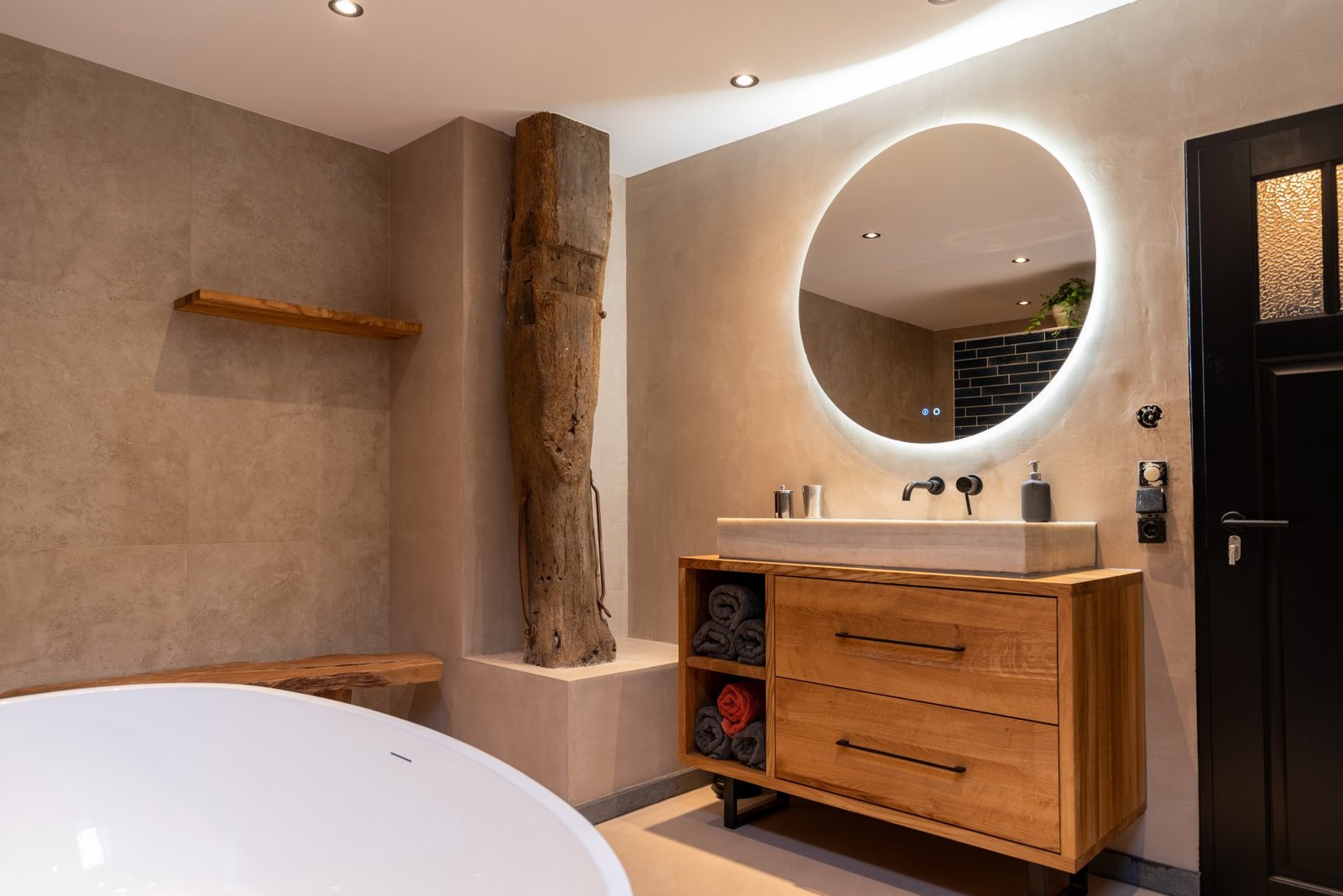Moderne badkamer van renovatie rwwbouw