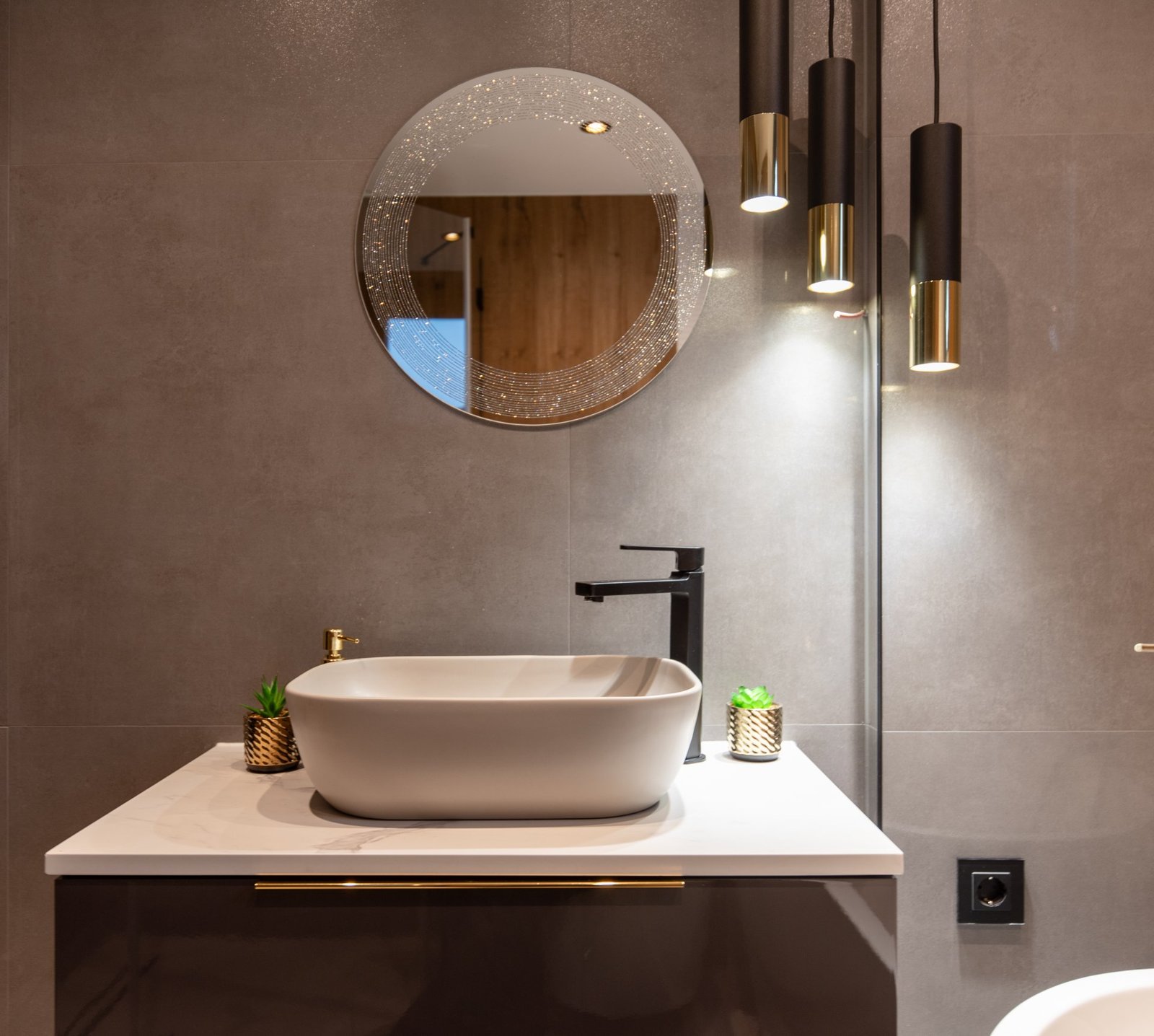 Moderne badkamer van renovatie rwwbouw