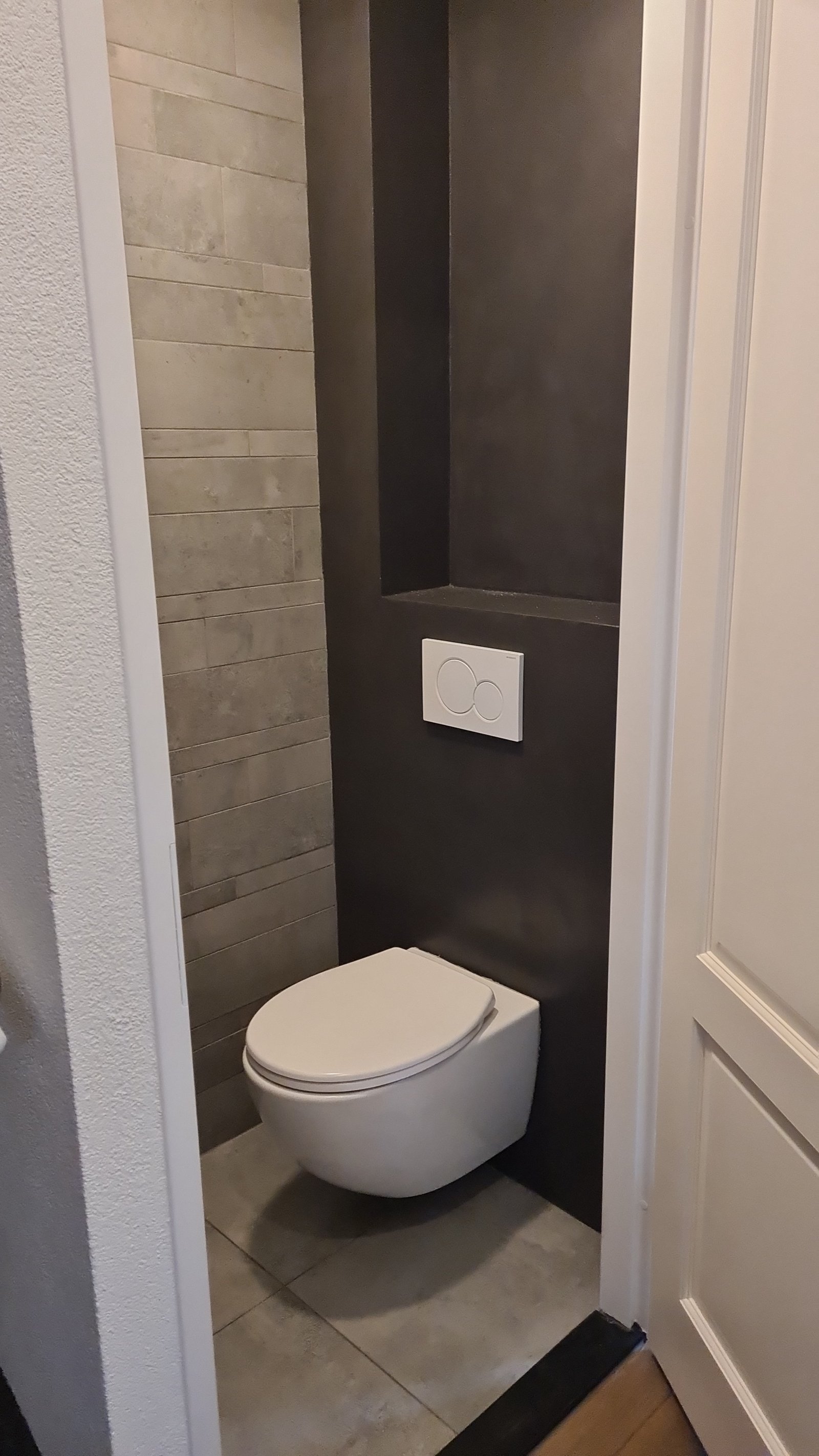 Toilet renovatie — Strak sanitair